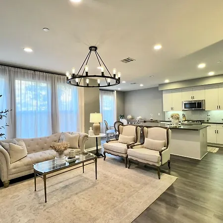 Luxury 3 Bedroom Villa - Resort Style Amenities